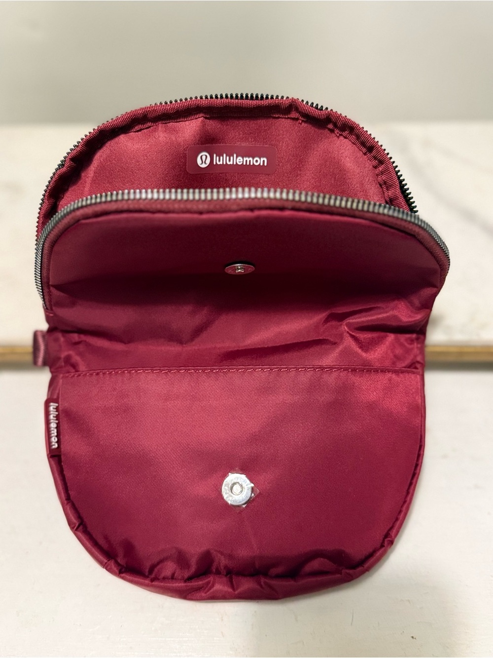lululemon athletica Women’s Crossbody festival Bag in Burgundy l2 - Picture 3 of 8